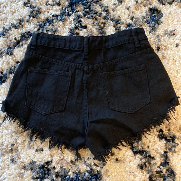 Small black shorts - Picture 2 of 2